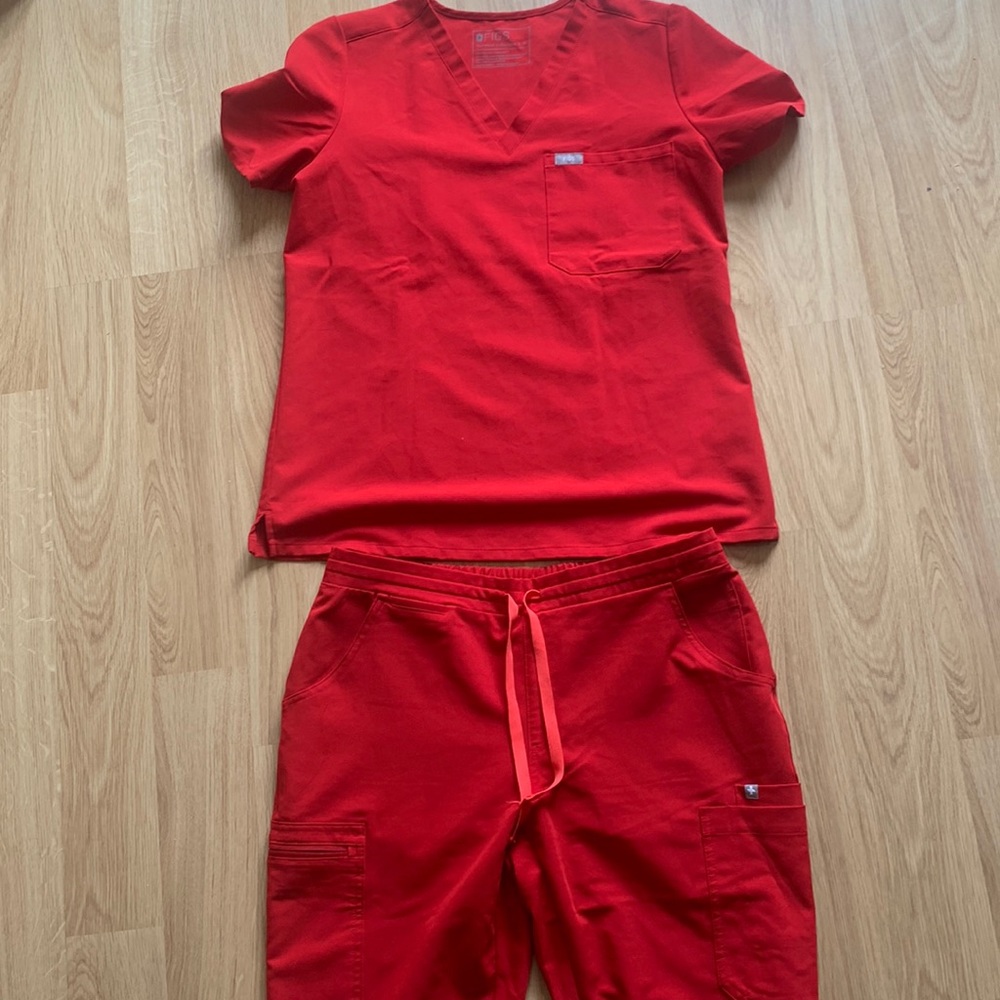 Figs Scrubs. Color Red
